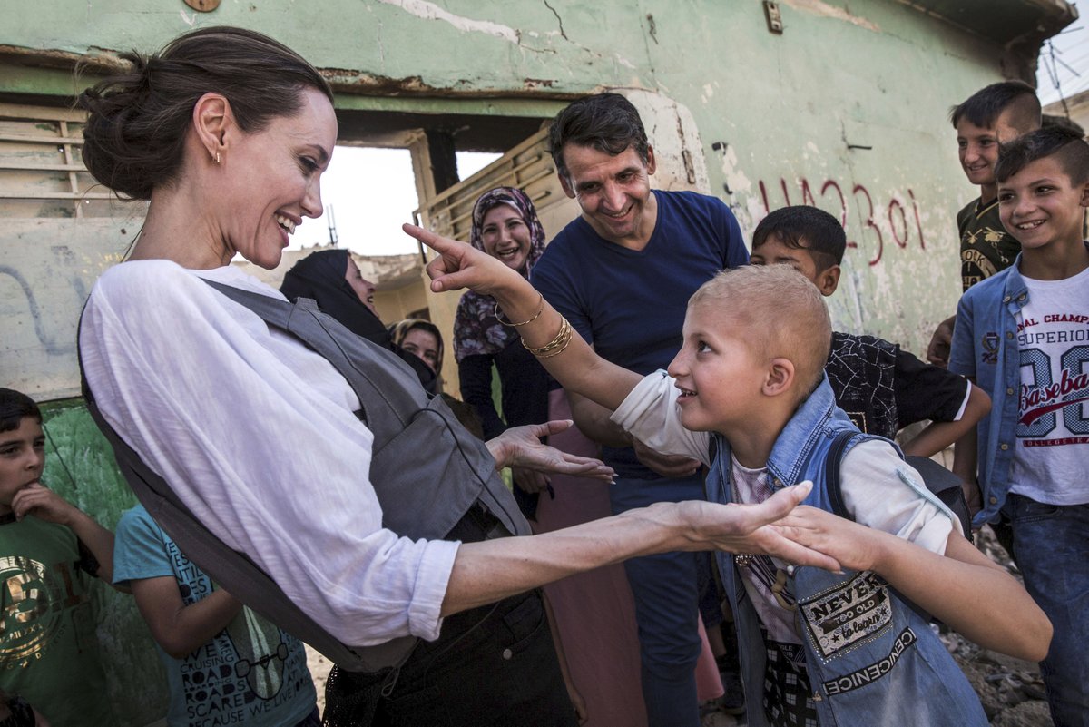 Angelina,  vyslankyně Vysokého komisaře OSN pro uprchlíky, navštívila severoirský Mosul.