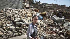 Angelina Jolie jako velvyslankyně vysokého komisaře při OSN pro uprchlíky navštívila zničený Mosul