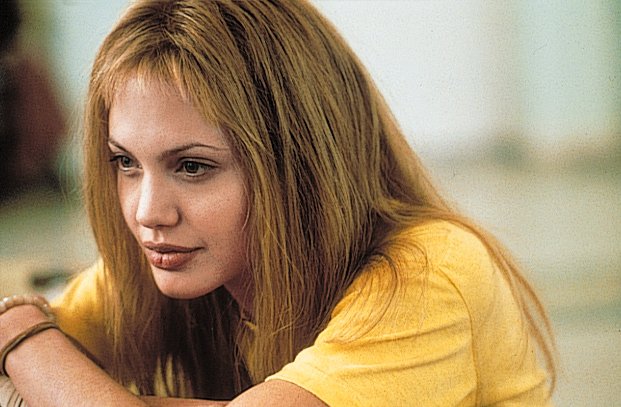 Angelina Jolie ve filmu Narušení (1999)