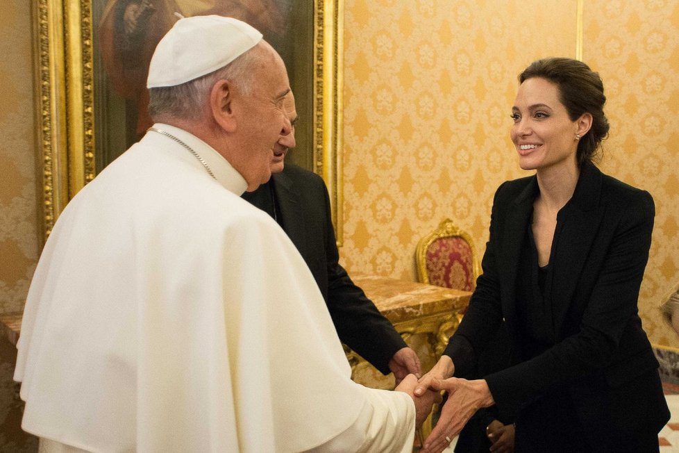 Angelina Jolie se potkala s papežem