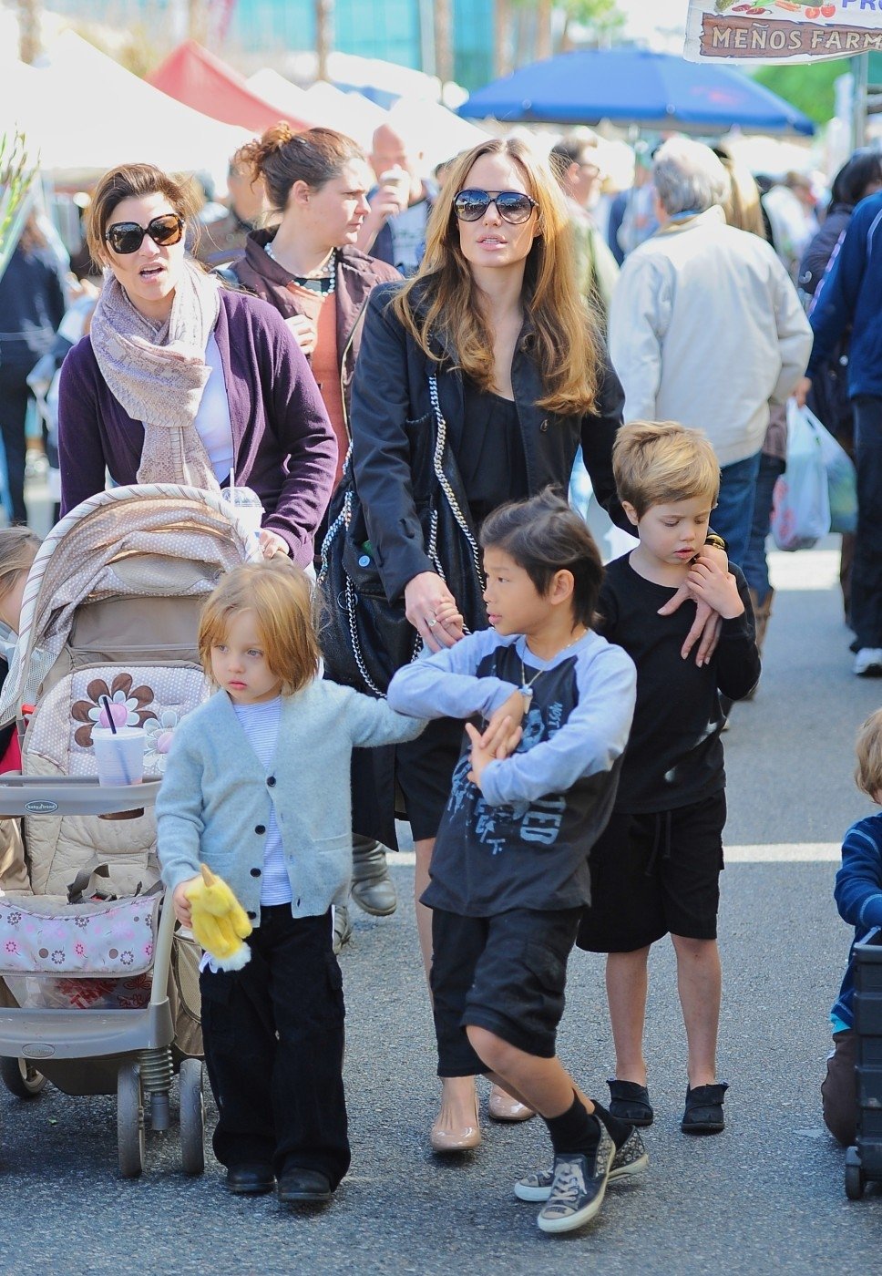 Děti Angeliny Jolie: Tihle tři jsou pouze poloviny vlčí tlupy, kterou má máma obvykle vlčice na starosti