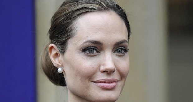 Angelina Jolievystoupila proti sexuálnímu násilí