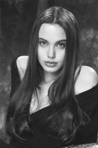 Angelina Jolie a její módní evoluce.