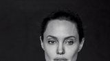 Jolie promluvila o svém nejhorším roce: Rozvod s Pittem, menopauza, šediny a obrna!