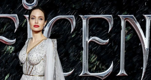 Angelina Jolie na premiéře pohádky Zloba: Královna všeho zlého