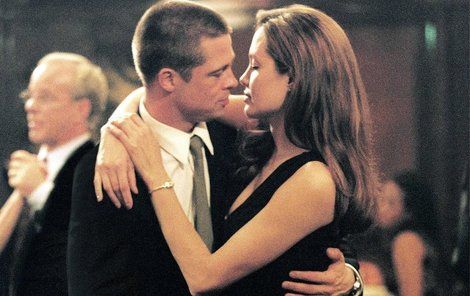 V roce 2005 sice našla to pravé štěstí při natáčení filmu Mr.a Mrs. Smithovi, ale další pokusy o společný filmový sex s Bradem Pittem už moc slavné nejsou.