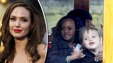 Dcery Angeliny Jolie dělaly obličeje na zvědavé fotografy