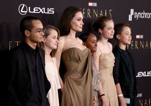 Angelina Jolie a její děti na premiéře Eternals