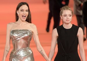 Angelina Jolie s dcerami na Mezinárodním filmovém festivalu v Římě na premiéře filmu Eternals.