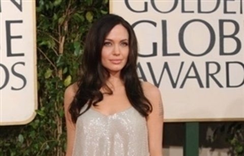 Angelina Jolie: Pro každou příležitost jiný účes