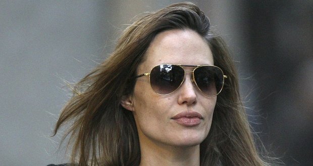 Angelina Jolie nedávno promluvila o své temné minulosti