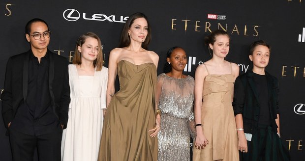 Angelina Jolie a její děti na premiéře Eternals