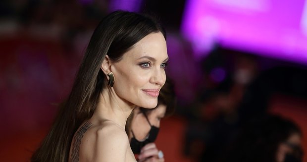 Angelina Jolie na Mezinárodním filmovém festivalu v Římě na premiéře filmu Eternals.