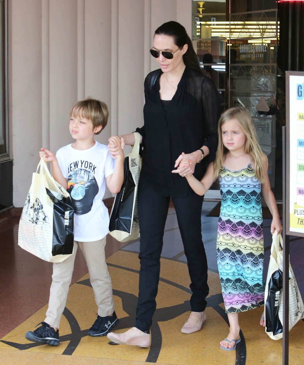 Angelina Jolie a dvojčata Knox a Vivienne