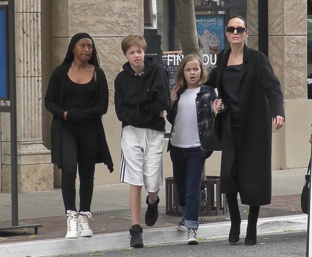 Angelina Jolie a její dcery, Vivienne, Zahara a Shiloh