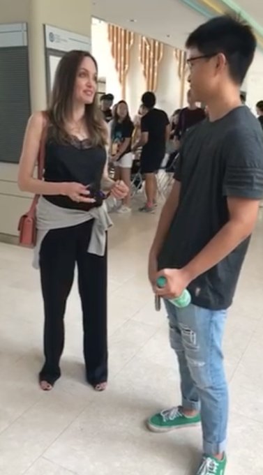 Angelina Jolie se zapovídala se studenty