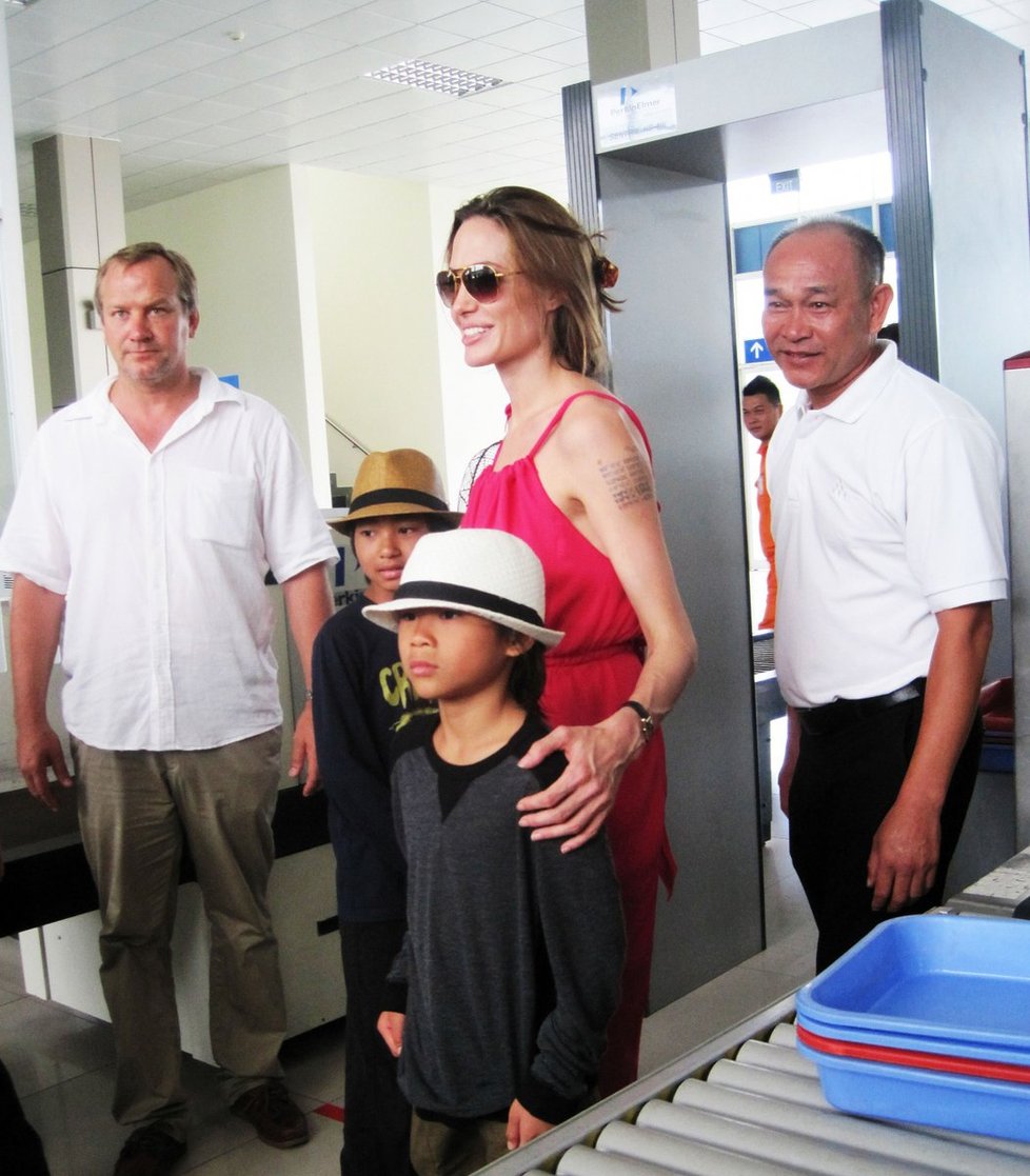 Angelina navštívila se synem jeho rodnou zem - Vietnam