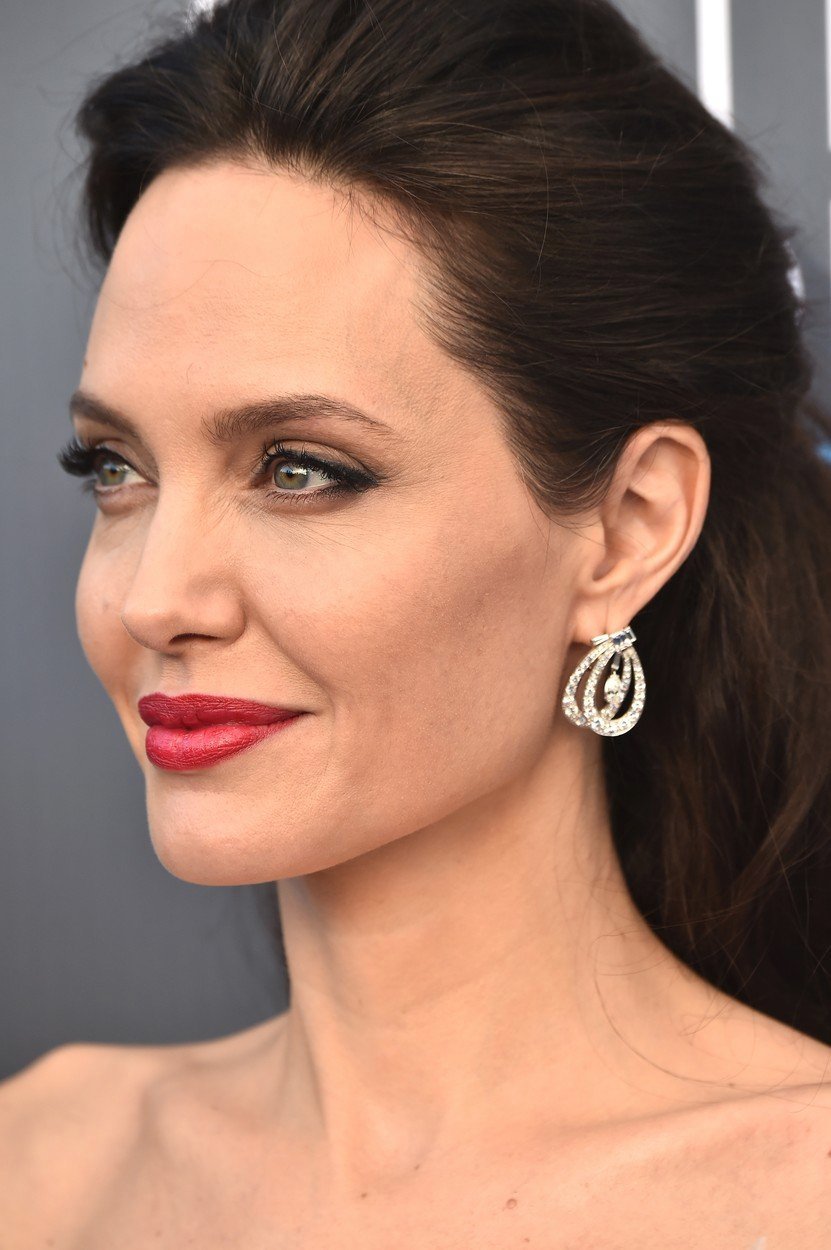 Angelina Jolie v lednu 2018 na Critic’s Choice Awards