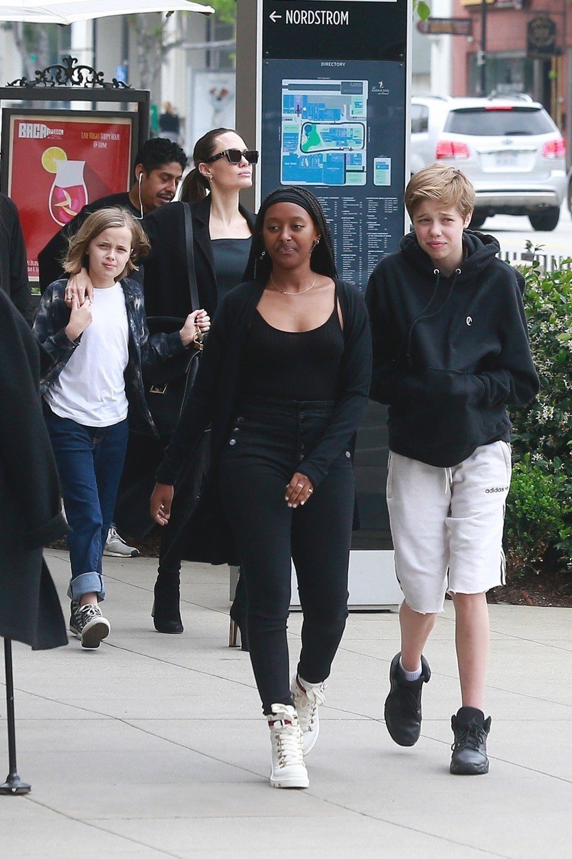 Angelina Jolie a její dcery, Vivienne, Zahara a Shiloh