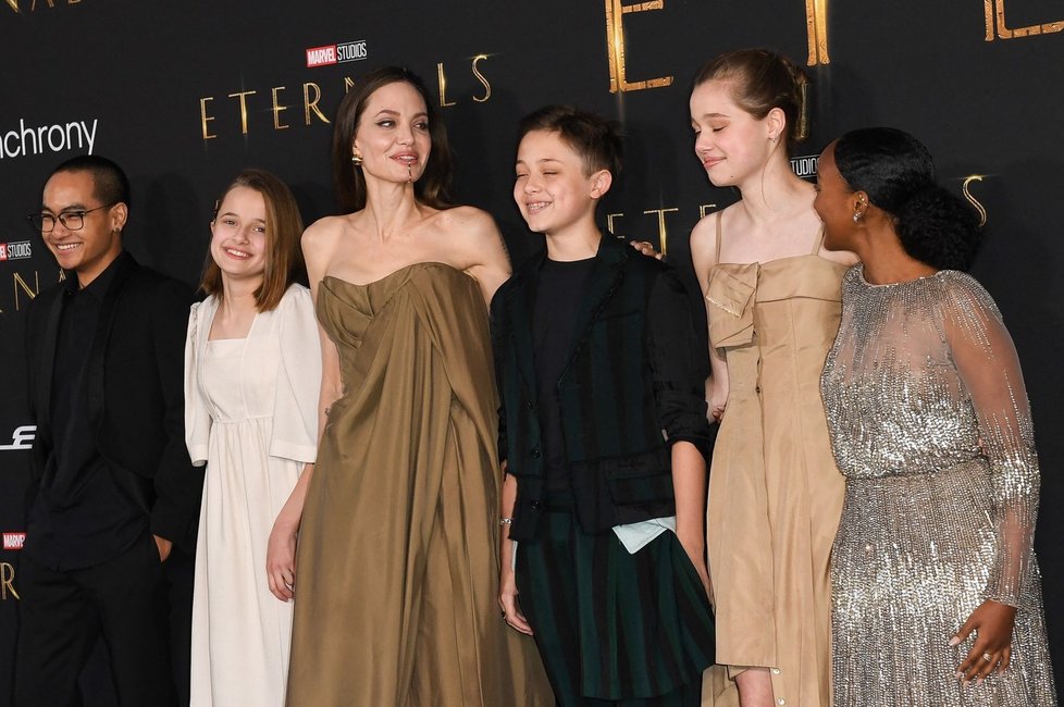 Angelina Jolie a její děti na premiéře Eternals