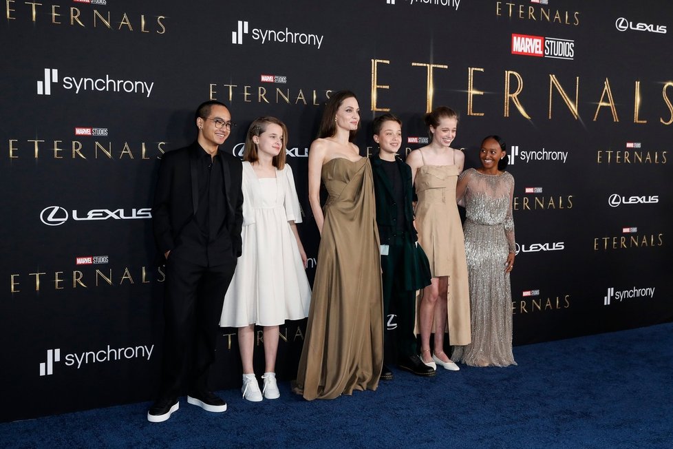 Angelina Jolie a její děti na premiéře Eternals