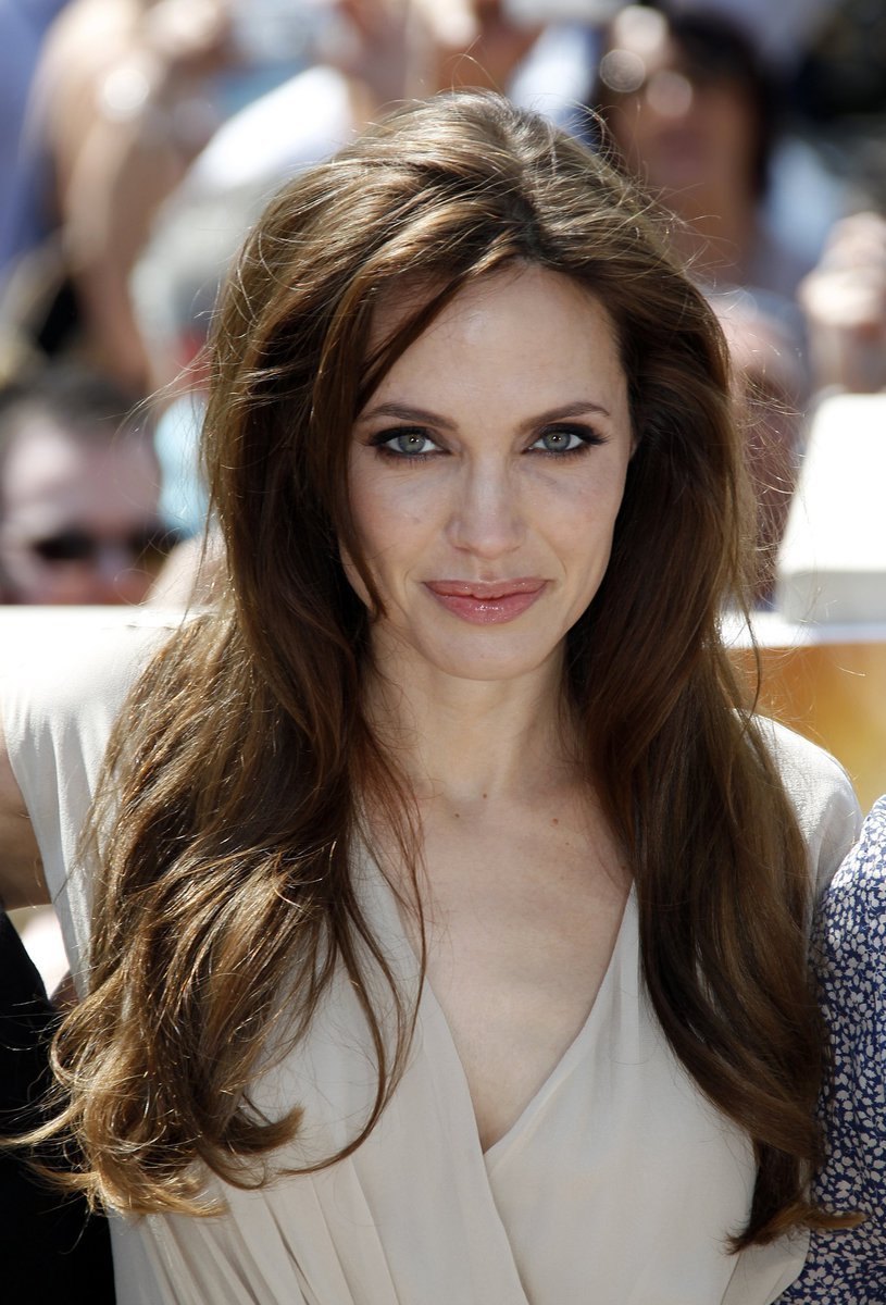 Krásná Angelina Jolie říká, že neztratila nic ze své ženskosti