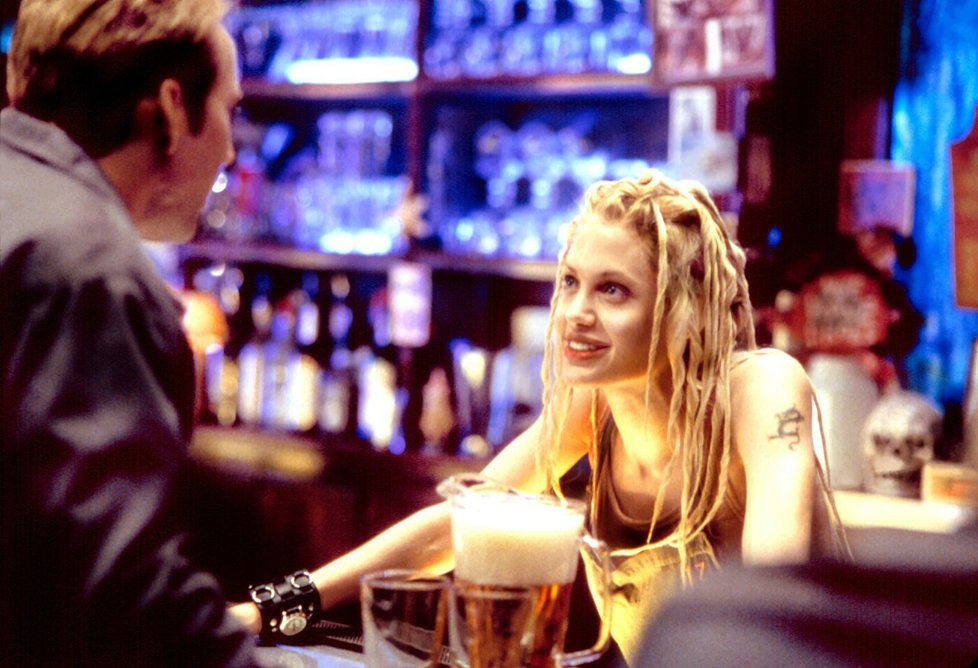 Nicolas Cage a Angelina Jolie ve filmu 60 sekund (2000)