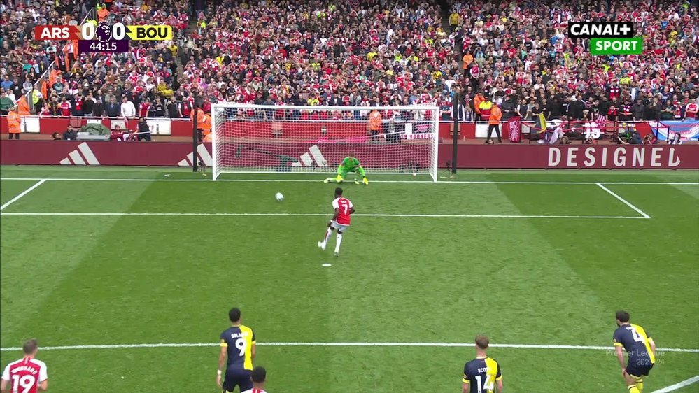 SESTŘIH: Arsenal - Bournemouth 3:0. Povinnost splněna, rozhodl Saka z penalty