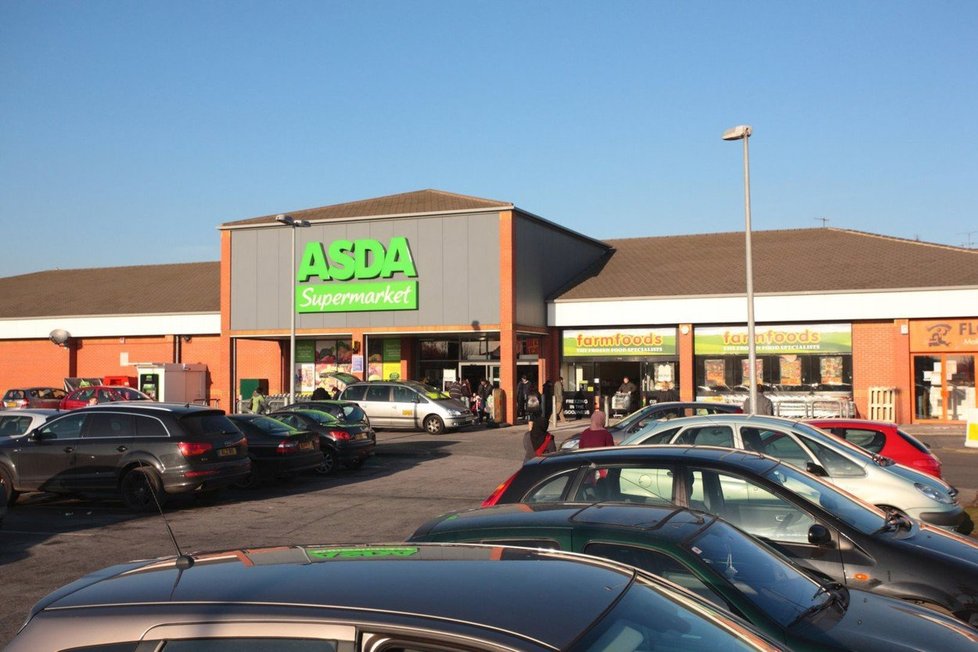 Obchodní řetězec Asda se rozhodl ze své nabídky stáhnout prodej kuchyňských nožů