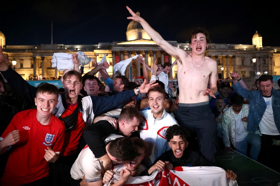 Angličané slaví postup do finále fotbalového Eura (7. 7. 2021)