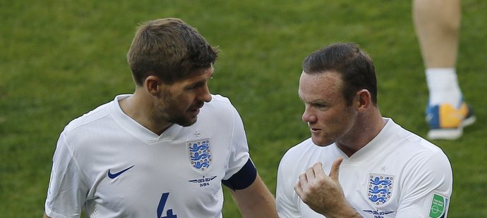 Steven Gerrard a Wayne Rooney