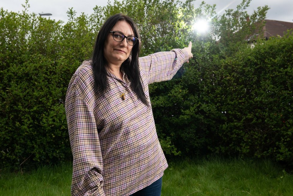 Sacha Christieová (51) z anglického Liverpoolu prý už devětkrát spatřila UFO.