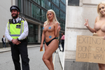 Krasavice Lauren Amherst (31) protestuje nahá za ochranu klimatu.