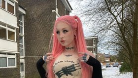 Kontroverzní máma (21) Charlie čelí urážkám.