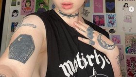 Kontroverzní máma (21) Charlie čelí urážkám.