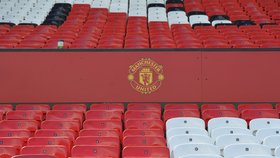 Kvůli podezřelému nálezu na stadionu Old Trafford bylo odloženo utkání posledního kola anglické fotbalové ligy mezi Manchesterem United a Bournemouthem.