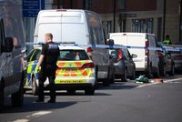 Tři vraždy a útok s dodávkou v Nottinghamu? Těla našli v ulicích, policie zadržela podezřelého