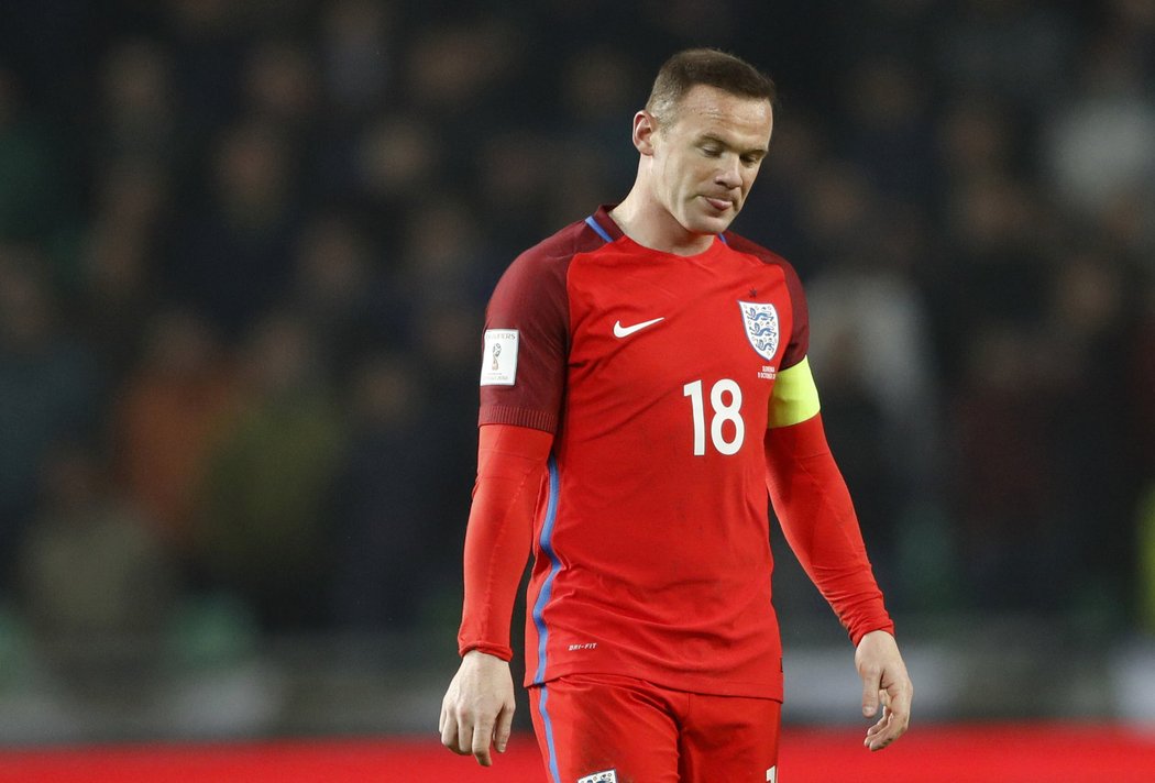 Útočník Anglie Wayne Rooney nenastoupil ve Slovinsku v základní sestavě, na hřiště se dostal až jako náhradník