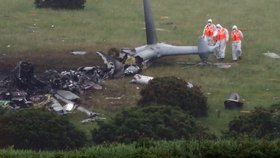 Vrtulník podle svědka začal hořet za letu a následně se zřítil a explodoval