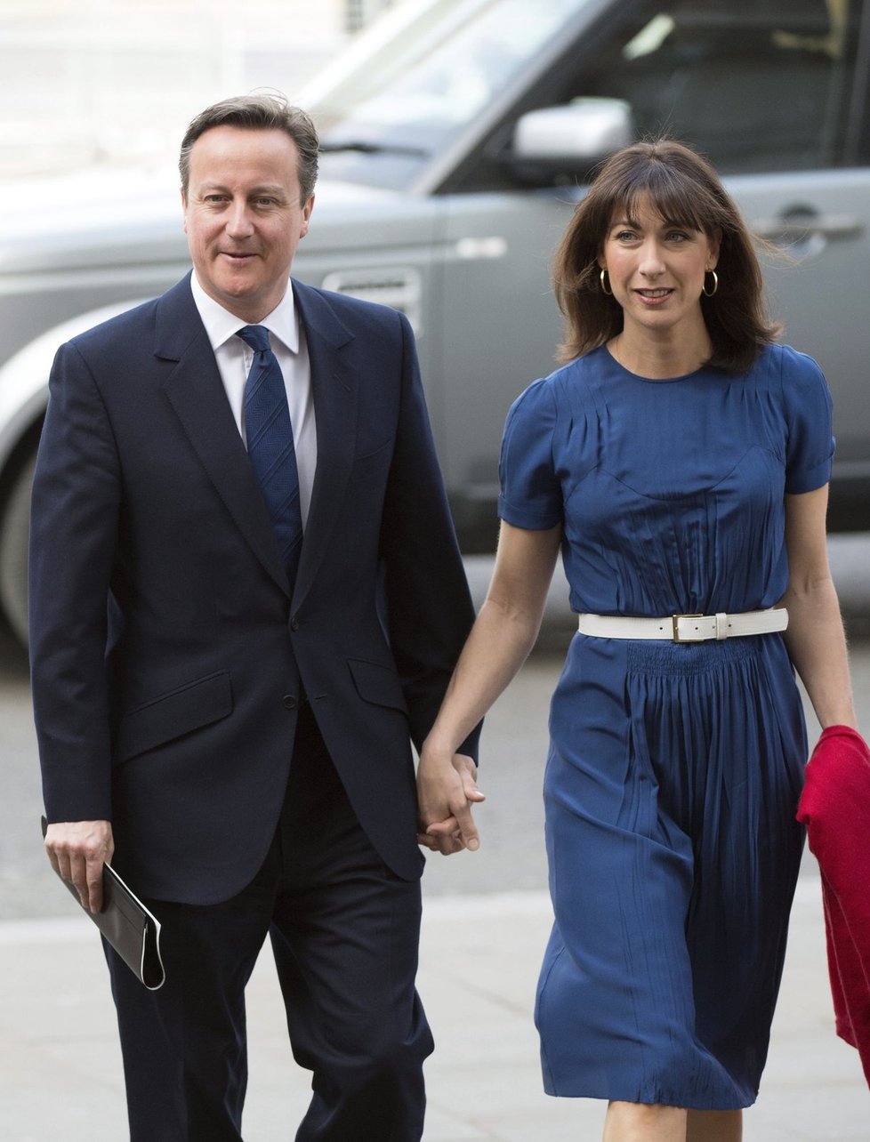 V Londýně si připomněli 70 let od konce druhé světové mší a přehlídkou: Pan a paní Cameronovi