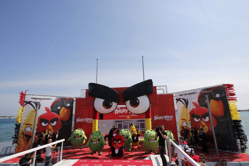 Postavy filmu Angry Birds – Ruďák, Žluťas a Bombas. Aneb Red, Chuck a Bomb.
