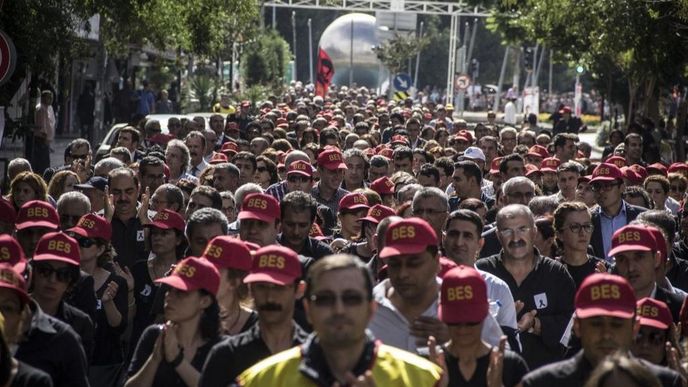 Ani oficiální zákaz ankarského pochodu na Den republiky neodradil tisíce lidí od účasti na oslavách. Policie reagovala vodními děly a slzným plynem. Střet z října 2012 byl jednou z událostí, která vedla k tzv. Gezi Park protestům v následujícím roce.