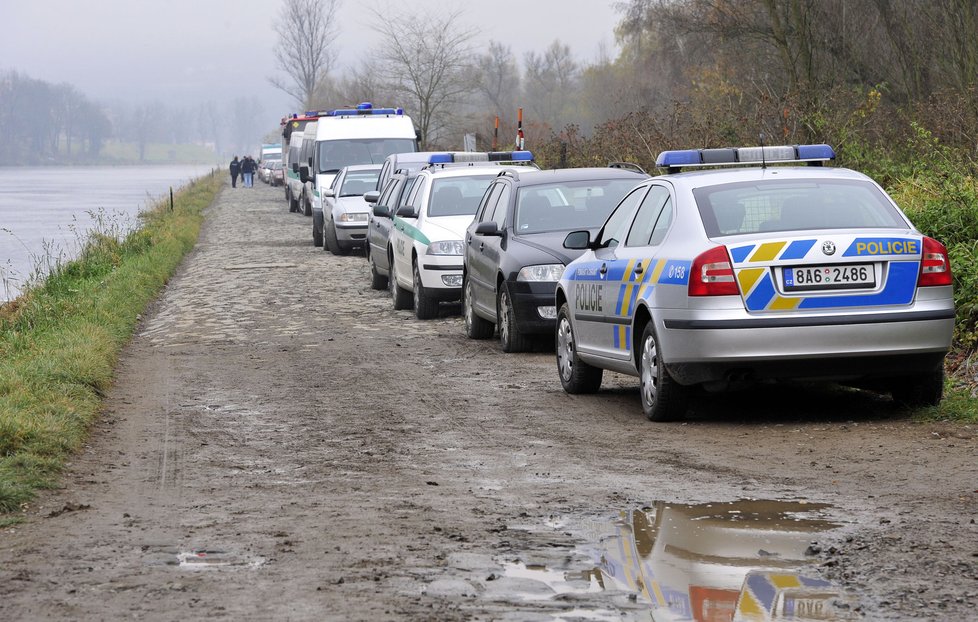 Pátrání se zaměřilo na chatovou oblast a také okolí Vltavy.