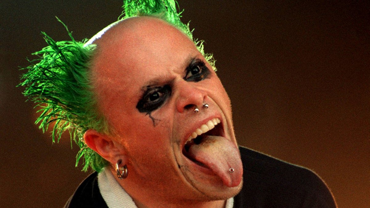 Keith Flint v klipu k písni Breathe (Dýchej).