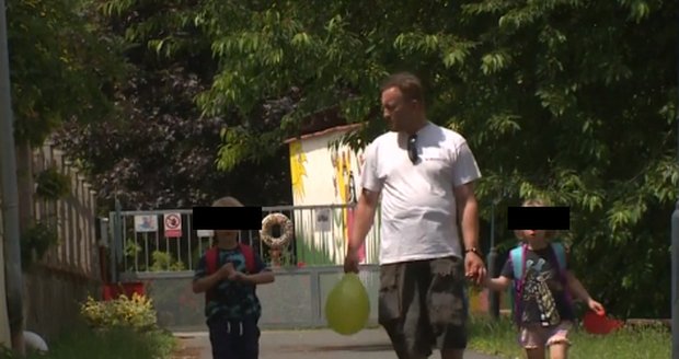 Tříletá Anička dvakrát utekla ze školky domů.