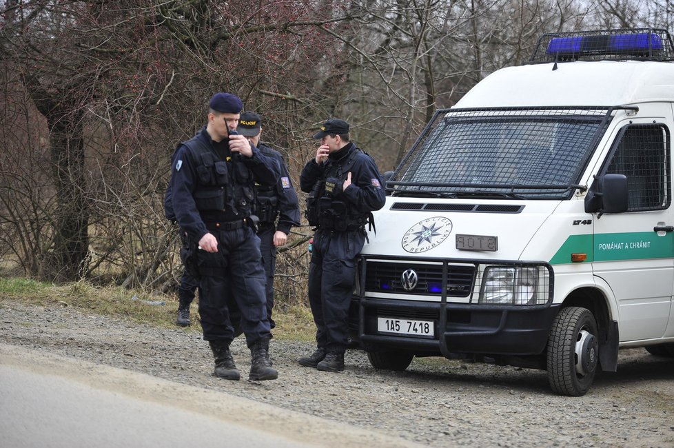 154 dní po zmizení Aničky se policisté vrátili do Troji. našli lidské tělo.