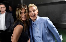 Anistonová a DeGeneresová: Líbačka před diváky!