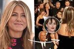 Jolie ignorovala Aniston při jejím vystoupení na Zlatých glóbech a vše sledovala kolegyně Dakota Johnson.