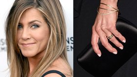 Jennifer Aniston ukázala diamantový snubní prsten.