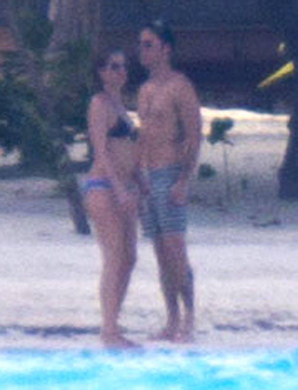 Líbánky Justina Therouxe a Jennifer Aniston na Bora Bora.